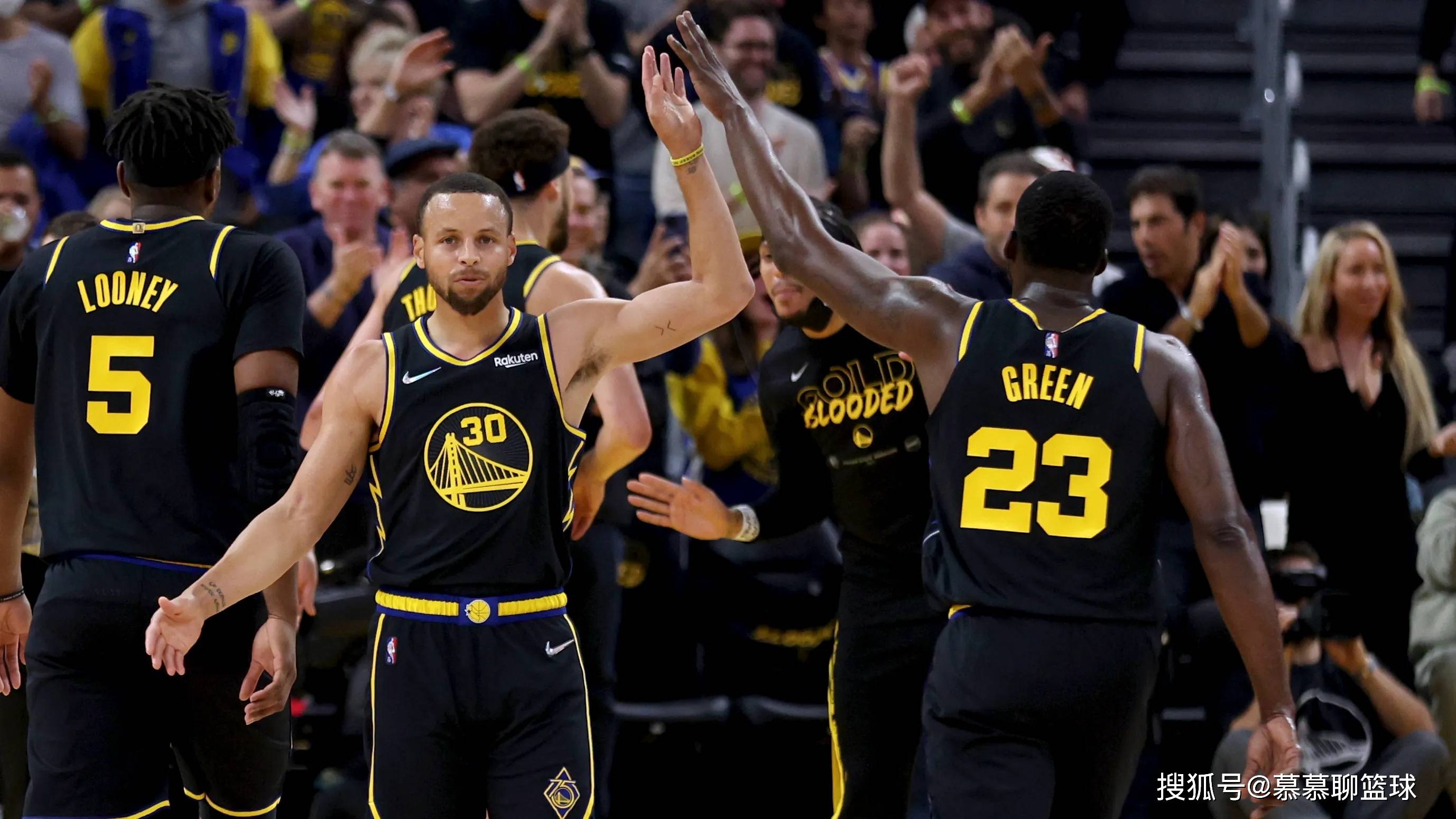 教练组则在 教练组则在